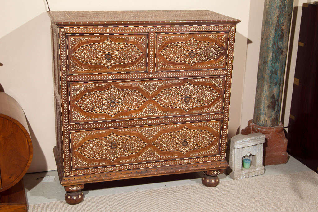 Chest of Drawers with Intricate Ivory Inlay Anglo-Indian In Excellent Condition In Stamford, CT