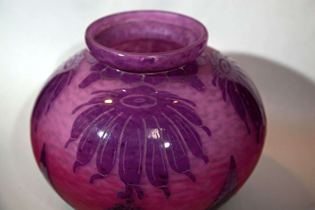 Le Verre Francais Cameo Art Glass Globular Vase In Excellent Condition In Stamford, CT