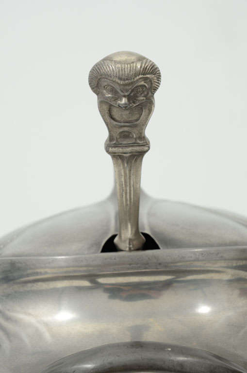 An Art Nouveau  pewter punchbowl signed Kayser In Excellent Condition For Sale In New York, NY