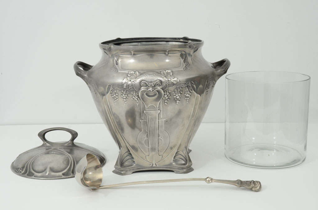 An Art Nouveau  pewter punchbowl signed Kayser For Sale 2