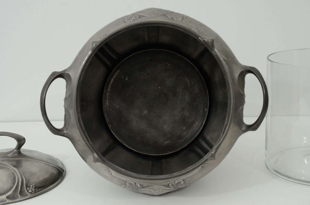 An Art Nouveau  pewter punchbowl signed Kayser For Sale 3