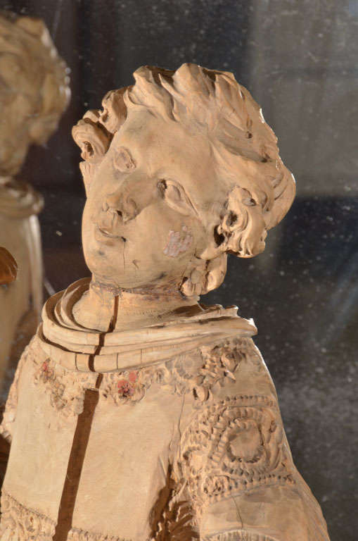 Statue de porteur de flambeau en bois sculpté du 18e siècle en vente 3