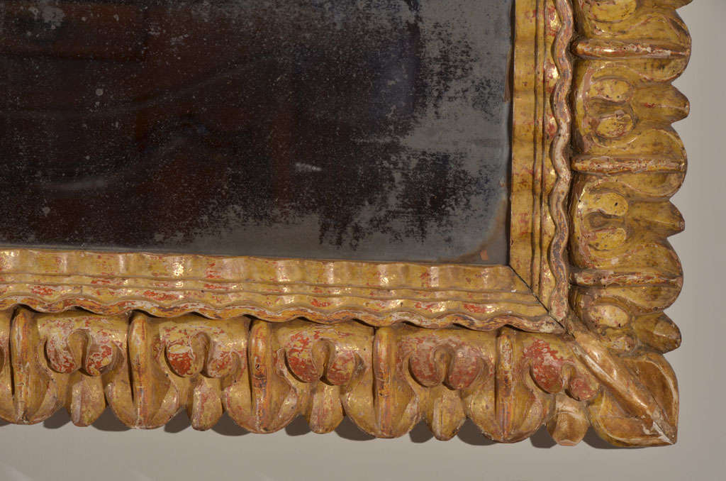 Geschnitzter italienischer Spiegel aus vergoldetem Holz mit Originalglas aus dem 18. Jahrhundert im Angebot 2
