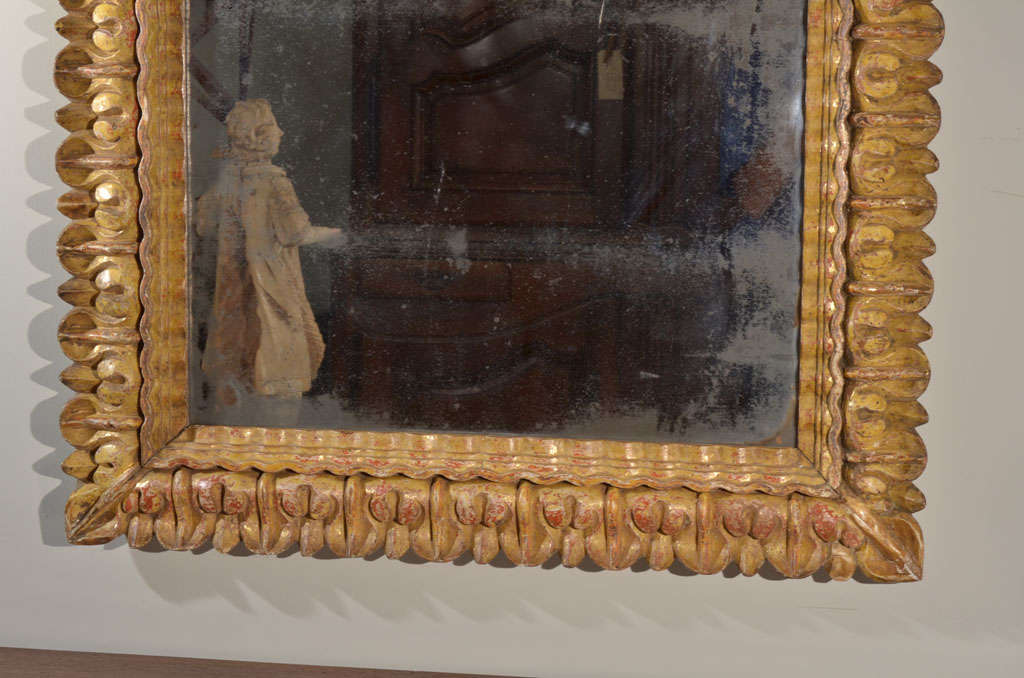 Geschnitzter italienischer Spiegel aus vergoldetem Holz mit Originalglas aus dem 18. Jahrhundert im Angebot 3