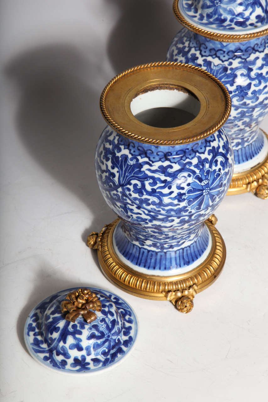 19th Century Fine Pair of Antique Chinese Blue and White Porcelain Covered Ginger Jars