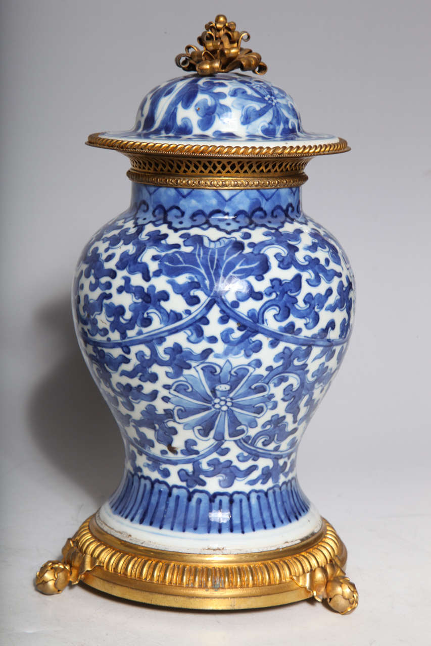 Fine Pair of Antique Chinese Blue and White Porcelain Covered Ginger Jars 3