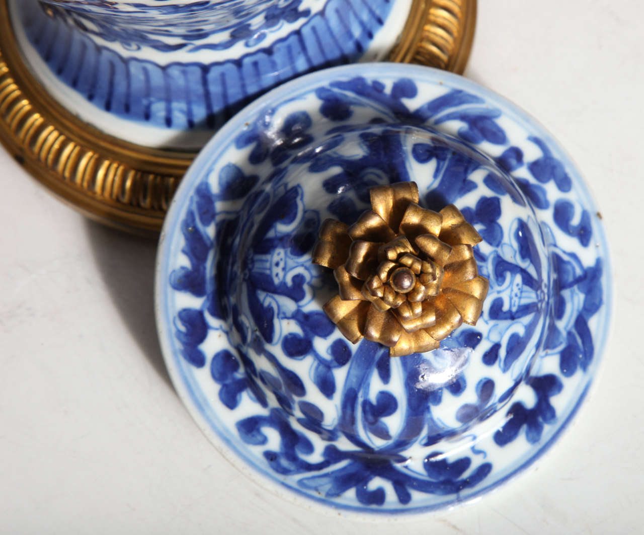 Fine Pair of Antique Chinese Blue and White Porcelain Covered Ginger Jars 4