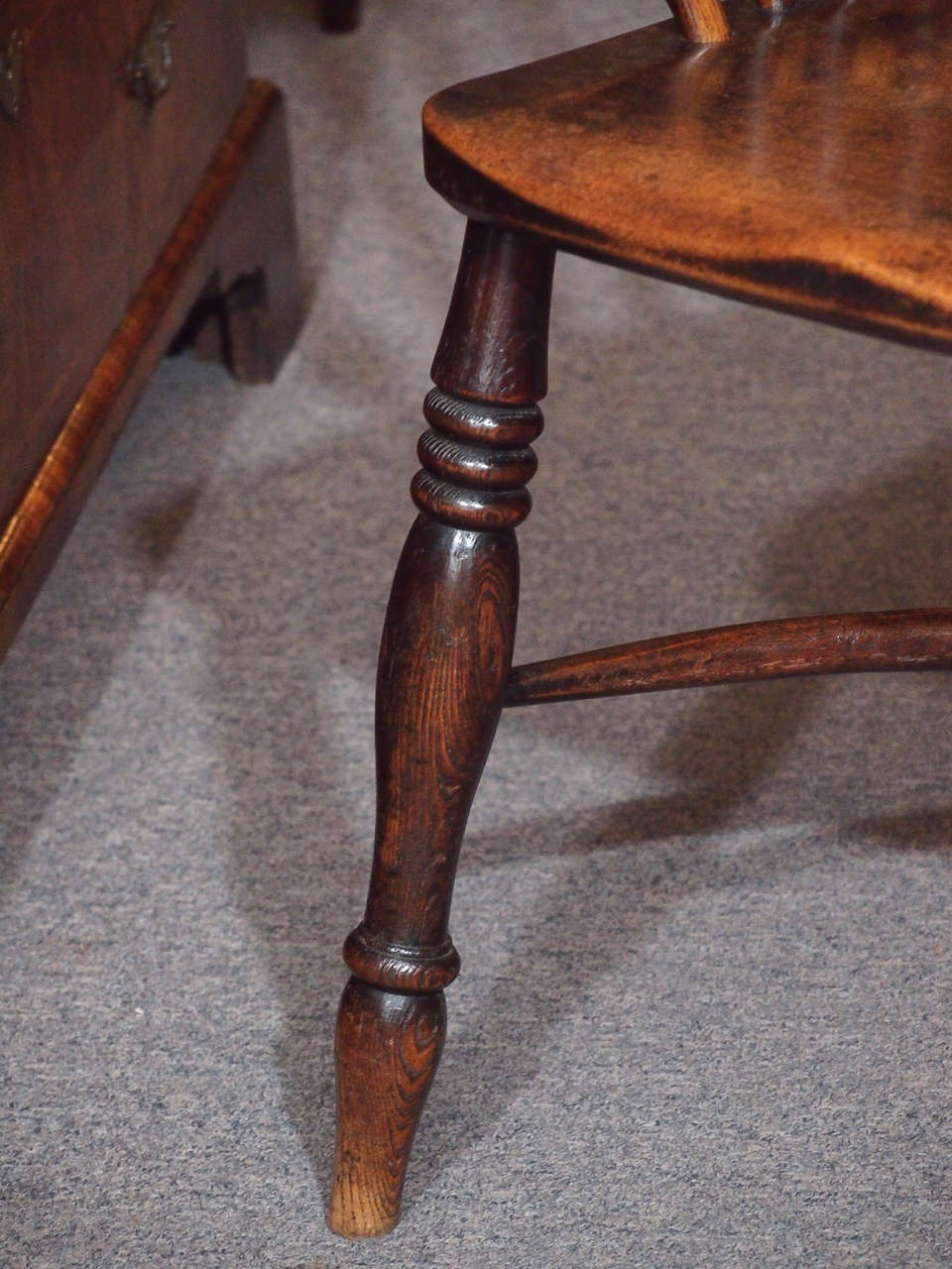 Antique English elm and ash Windsor chair with crinoline stretcher. In Good Condition In New Orleans, LA