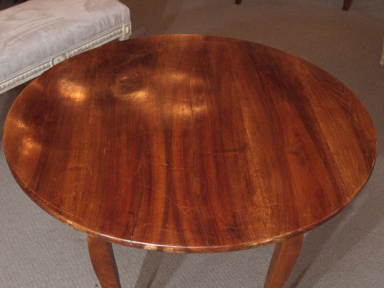 Antique French Provincial Walnut Round Table On Cabriole Legs at 1stDibs