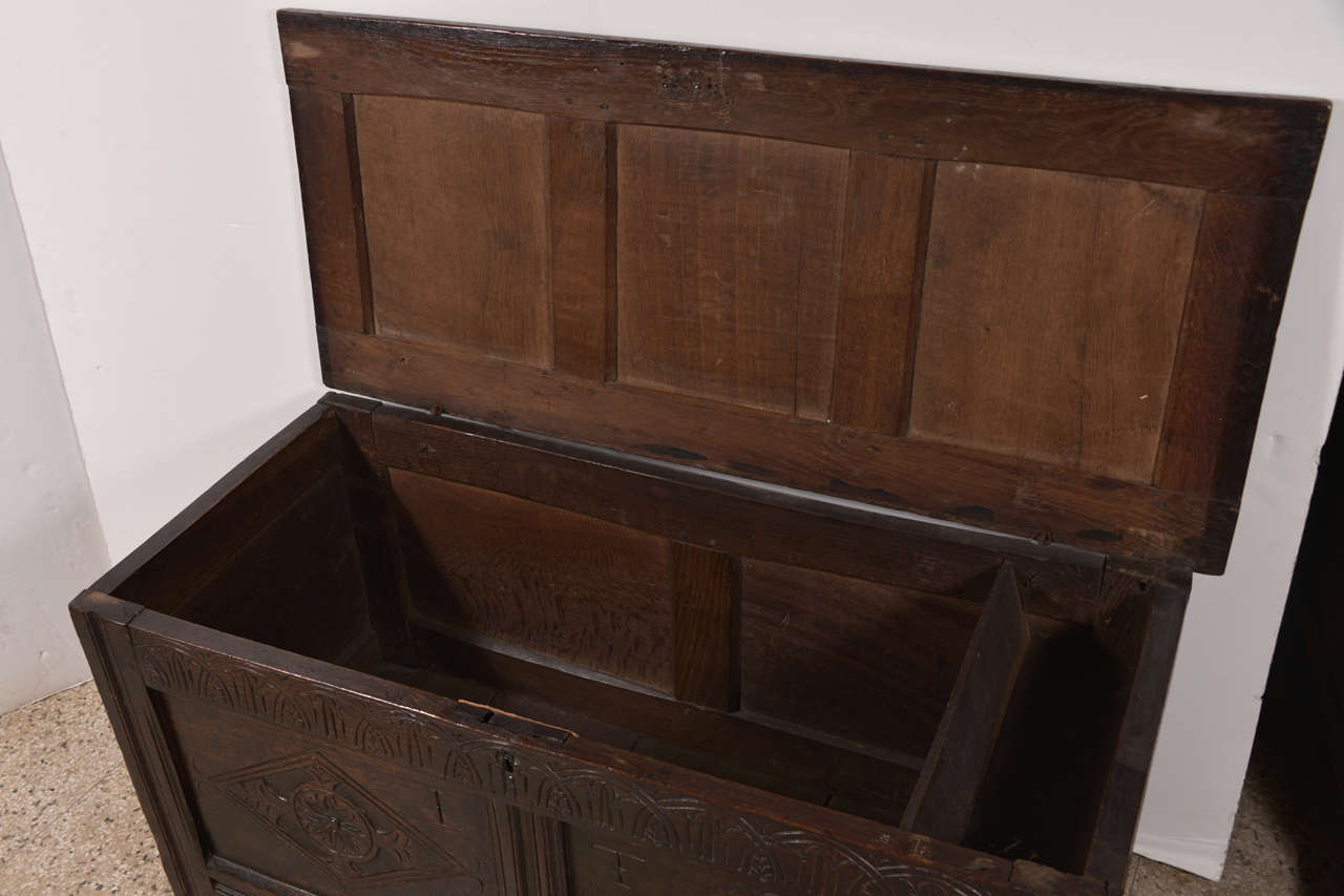 Early English Oak Chest In Fair Condition For Sale In Houston, TX