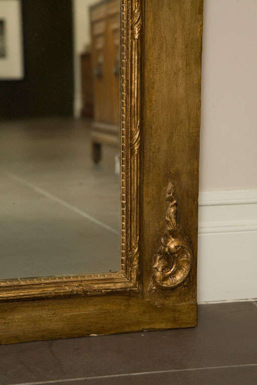 19th Century Trumeau mirror In Excellent Condition In Los Angeles, CA