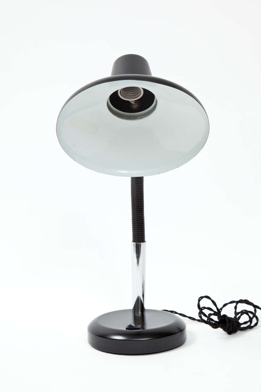 Late 20th Century Clean-Lined Black Gooseneck Desk Lamp For Sale