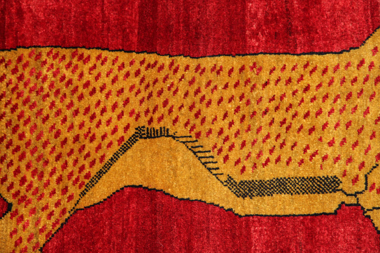 Persian Qashqai Carpet in Pure Wool and Natural Vegetable Dyes, circa 1940 In Excellent Condition In New York, NY
