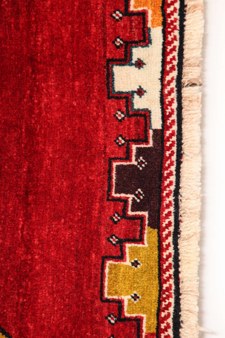 Persian Qashqai Carpet in Pure Wool and Natural Vegetable Dyes, circa 1940 3