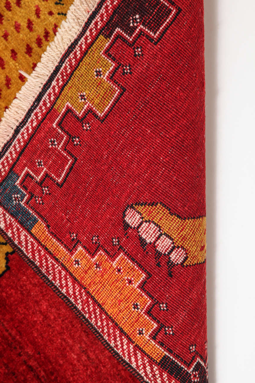 Persian Qashqai Carpet in Pure Wool and Natural Vegetable Dyes, circa 1940 4