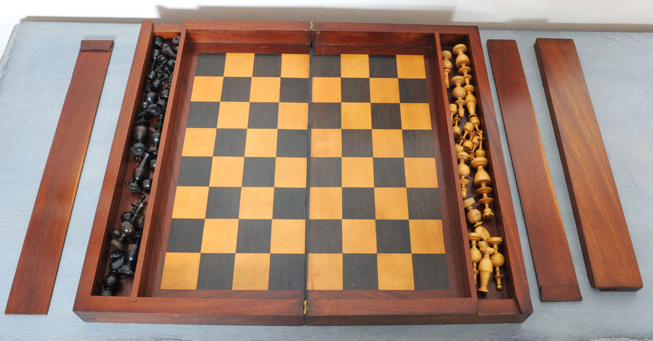 Mahogany chess box, with removable in between piece.
The piece do not close exactly.
The chess set is a Regency French one, made of buxes.
Particularly is that there are 2 extra bisshops on both side.
King is 8.5cm and the pawn is 4cm.
