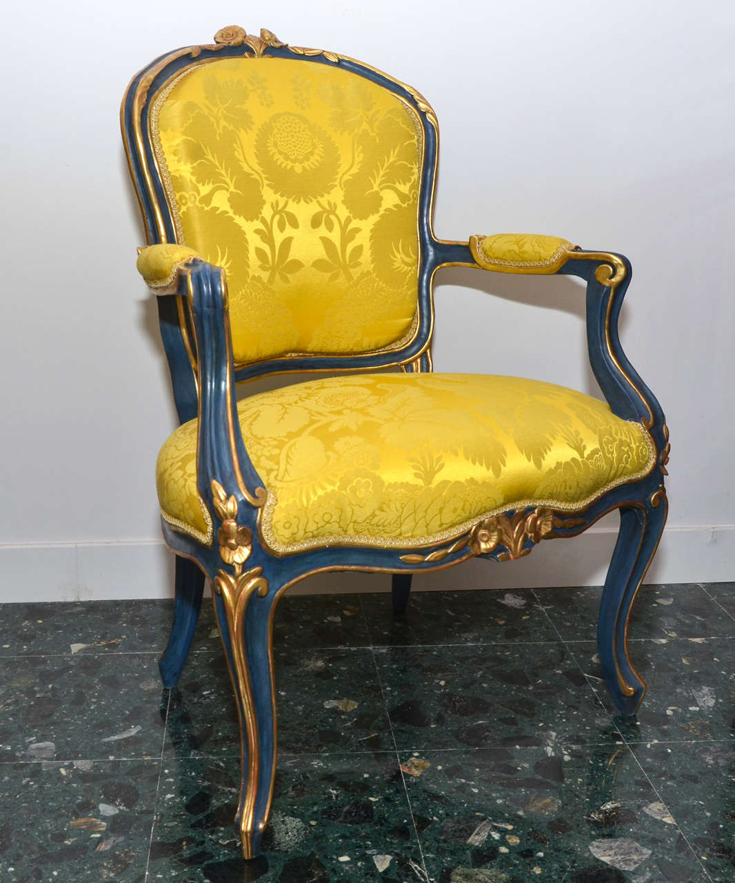 Italian Pair of Venitian Armchairs For Sale
