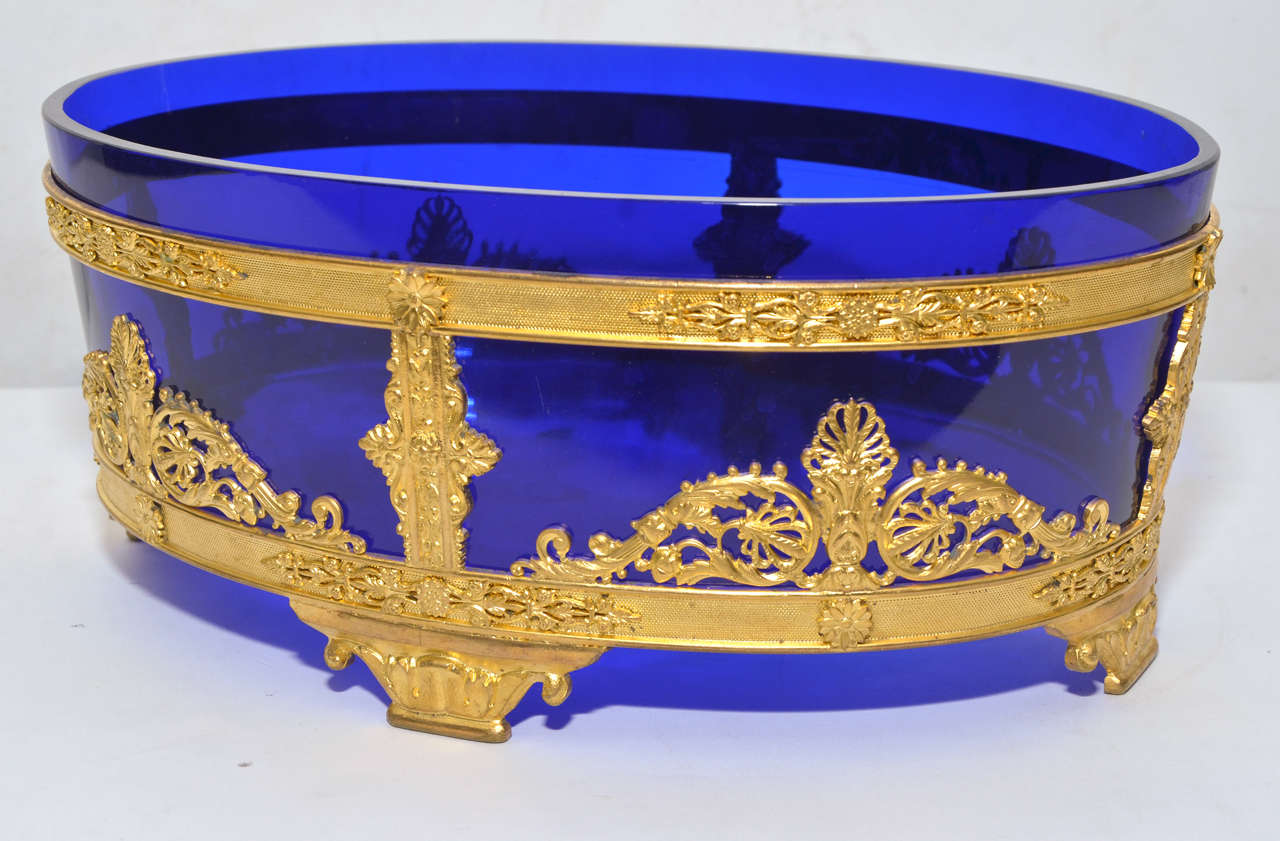 Gorgeous Centerpiece of Blue Crystal and Gilded Bronze Empire Style In Excellent Condition For Sale In Paris, FR