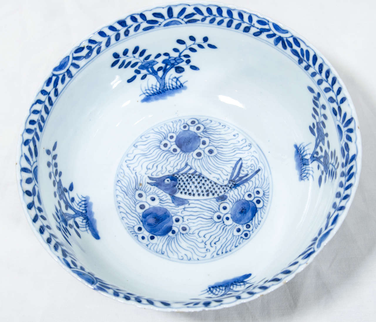 Chinese Blue and White Bowl with Fish In Excellent Condition In Katonah, NY