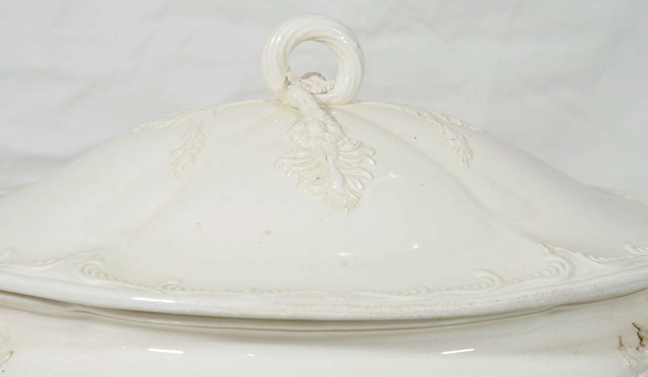 18th Century English Creamware Soup Tureen and Stand In Excellent Condition In Katonah, NY