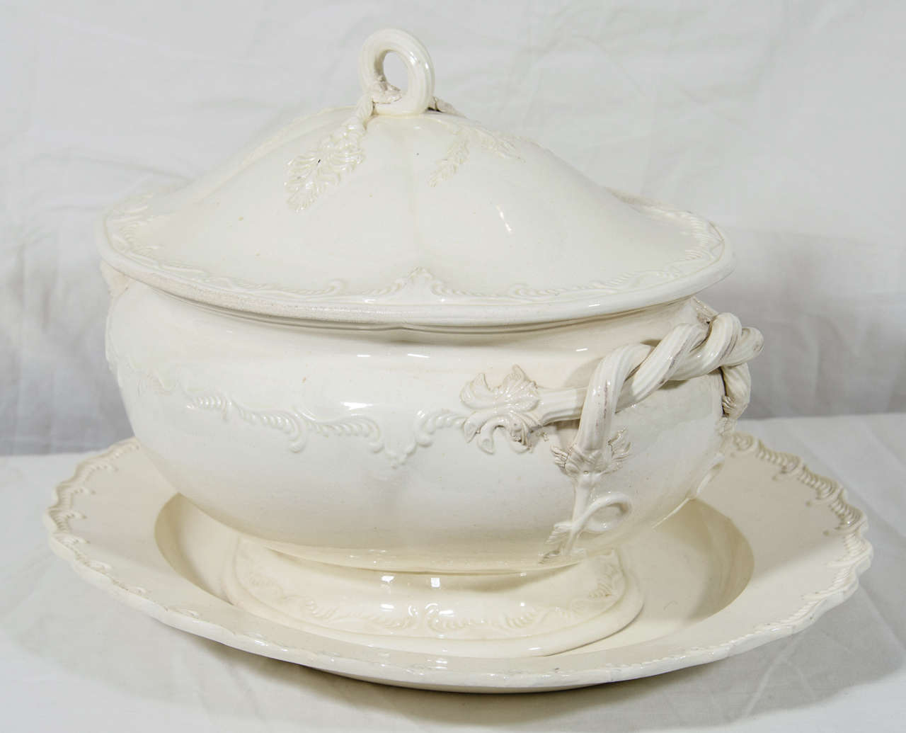 18th Century English Creamware Soup Tureen and Stand 1