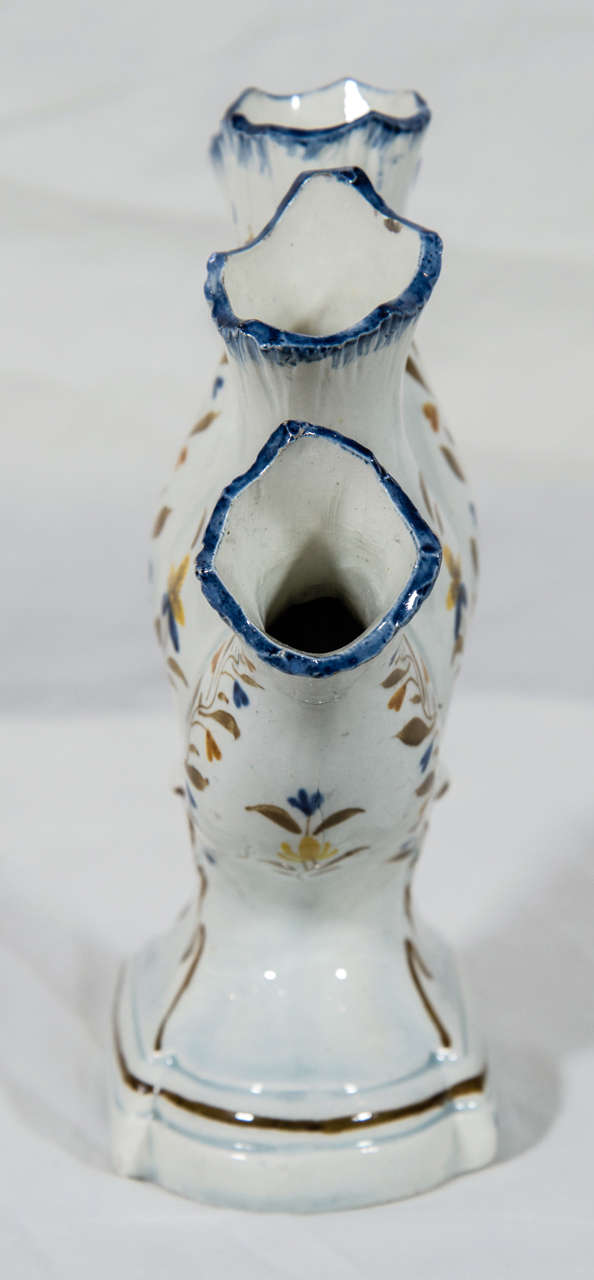 Antique Pearlware Pottery Five Finger Tulipiere Vase In Excellent Condition In Katonah, NY