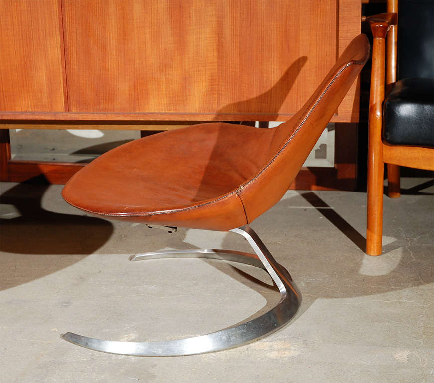 Pair of Scimitar Chairs In Distressed Condition In Los Angeles, CA