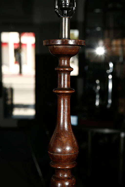 English Turned Walnut Post as Lamp, circa 1820 In Good Condition In Los Angeles, CA