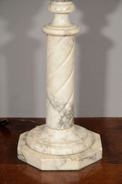 Lampe à colonne en marbre du XIXe siècle en vente 2