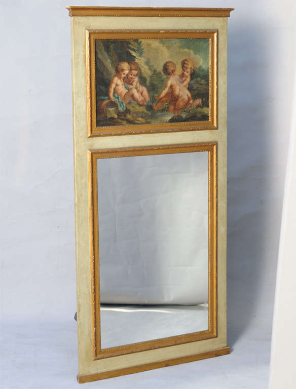 Trumeau, ayant un cadre peint et doré parcellaire entourant un O/C précoce de putti s'ébattant, au-dessus d'un miroir rectangulaire dans un cadre mouluré de perles et de barres.