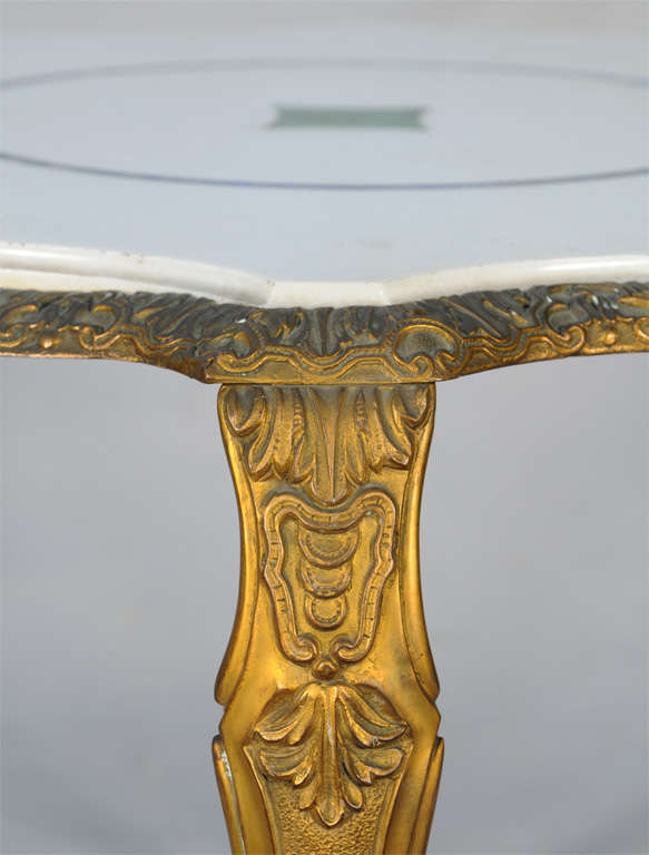 Spectaculaire table d'appoint en bronze doré avec plateau en marbre, lapis et malachite en vente 4