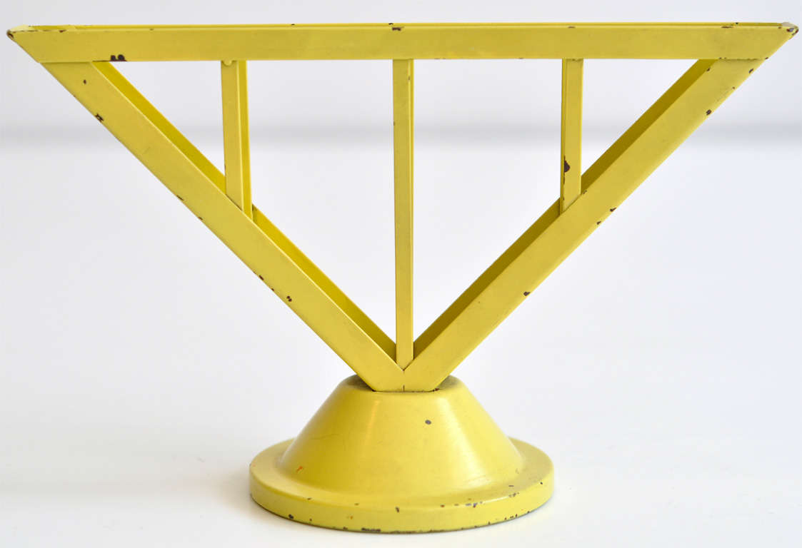 Modernist geometric metal napkin holder by the Bauhaus master Marianne Brandt. Ruppelwerk mark on base. An identical example is illustrated on p.105 in Avantgarde Design 1880-1930 by Torsten Brohan and Thomas Berg.