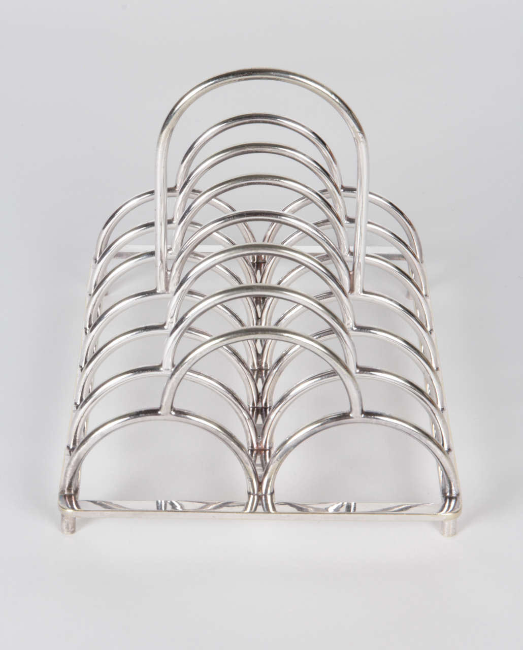 Christopher Dresser / James Dixon “Triple Arch” round handle toast rack c.1881 In Excellent Condition For Sale In New York, NY