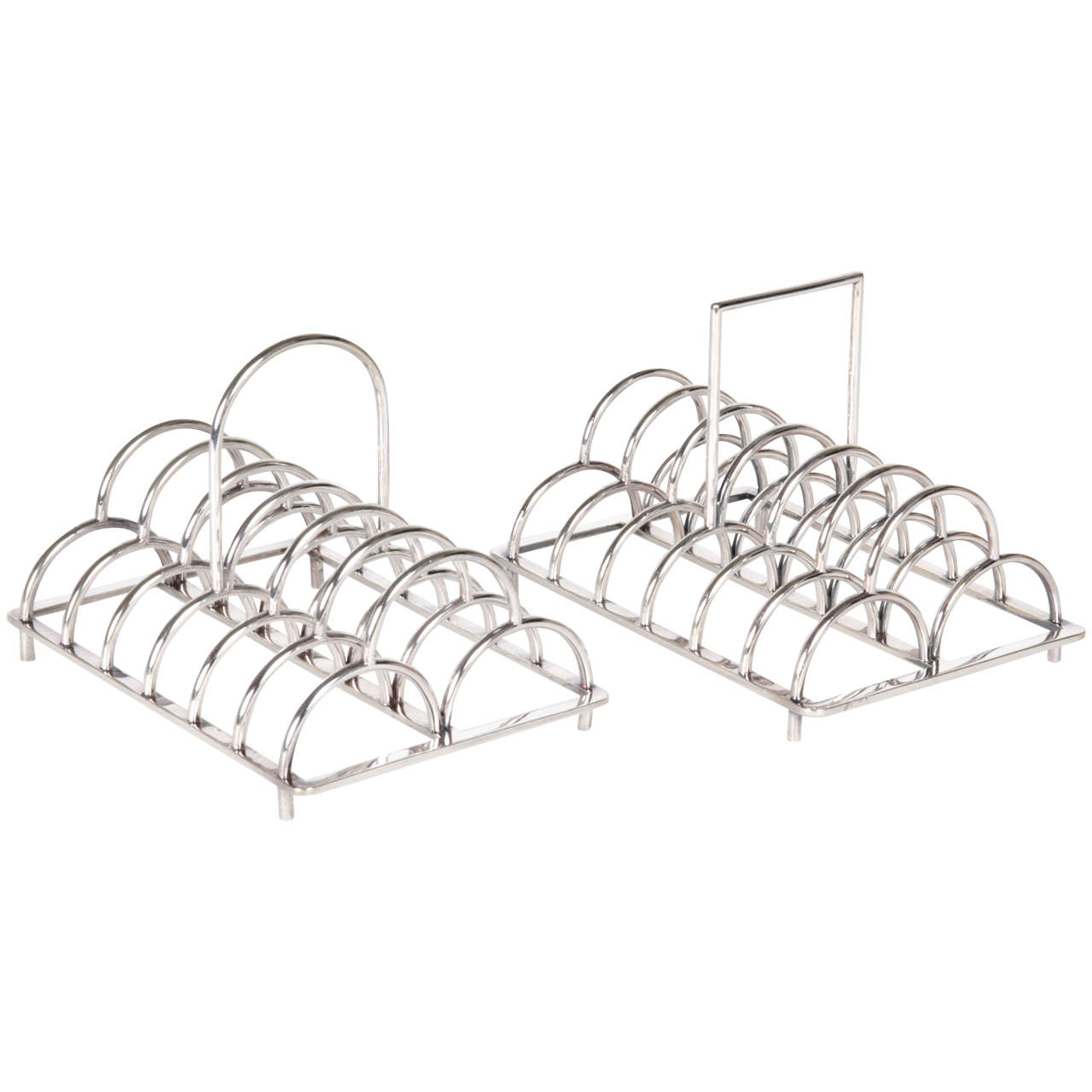 CHRISTOPHER DRESSER  (1834-1904)  UK
JAMES DIXON & SONS Sheffield, England

“Triple Arch” round handle toast rack c.1881

Silver-plate 

Marks: JD&S (stamped), Chr. Dresser (facsimile signature), EP, #67, diamond or clover