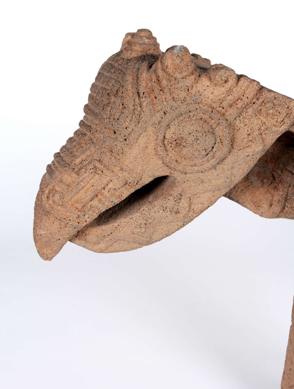 Pre-Columbian Ceremonial Parrot Effigy Metate Costa Rica c. 4th–8th Century In Excellent Condition For Sale In New York, NY