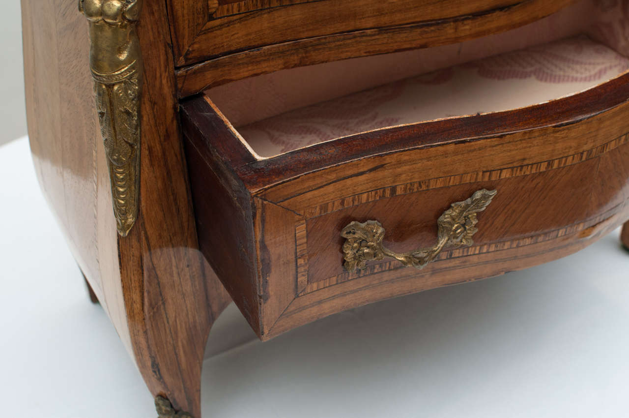 Louis XV Miniature Kingwood Commode In Excellent Condition For Sale In Kensington, MD