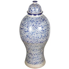 Grande urne bleue calligraphiée marocaine de 3 pieds de haut