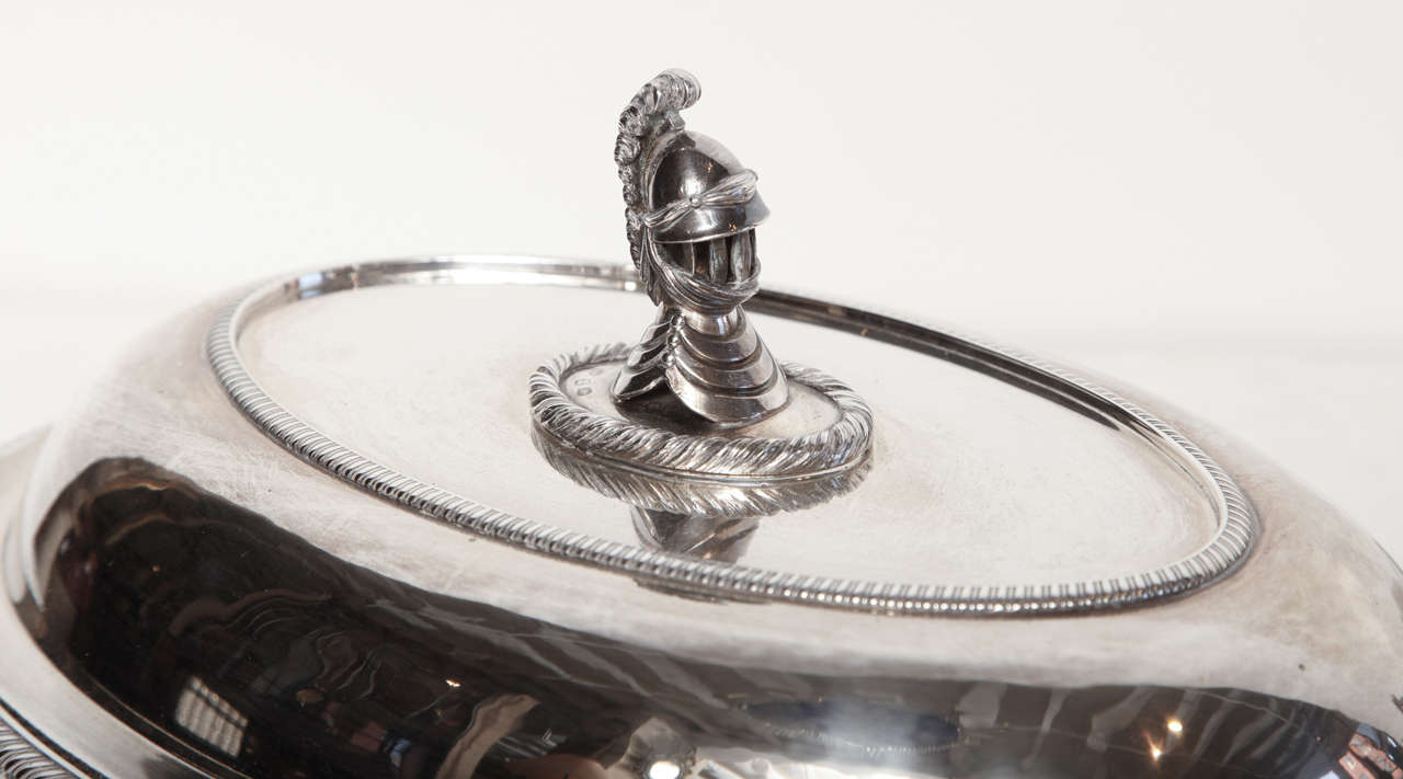 Pair of Early 19th Century George III Silver Dishes In Good Condition For Sale In New York, NY