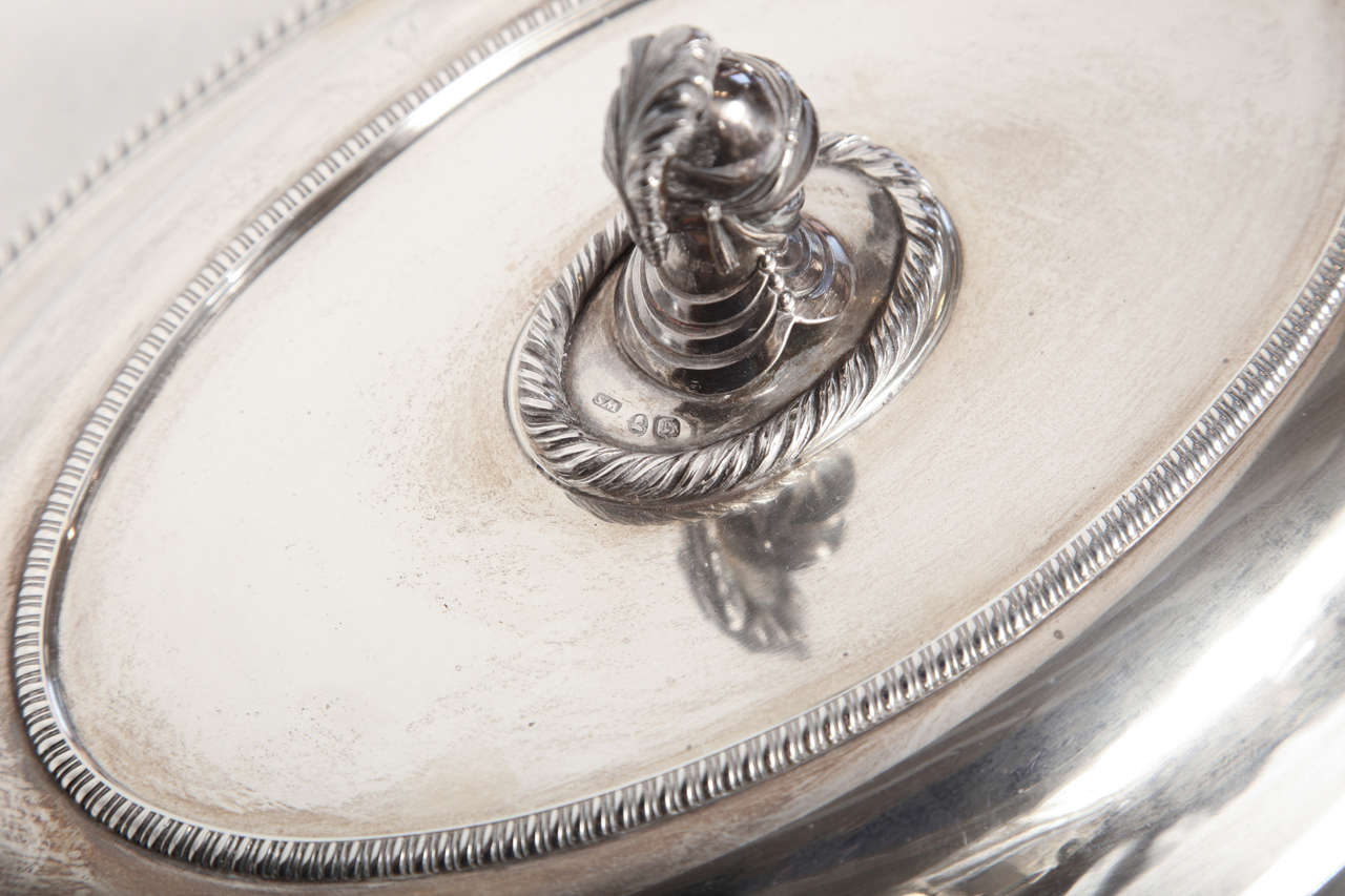 Pair of Early 19th Century George III Silver Dishes For Sale 2