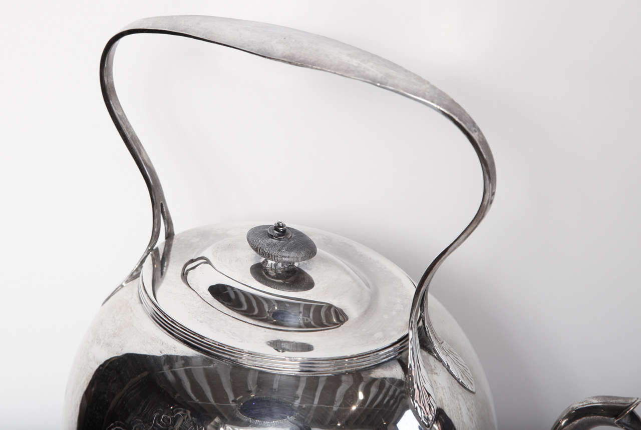 Early 19th Century George III Hot Water Kettle In Good Condition For Sale In New York, NY