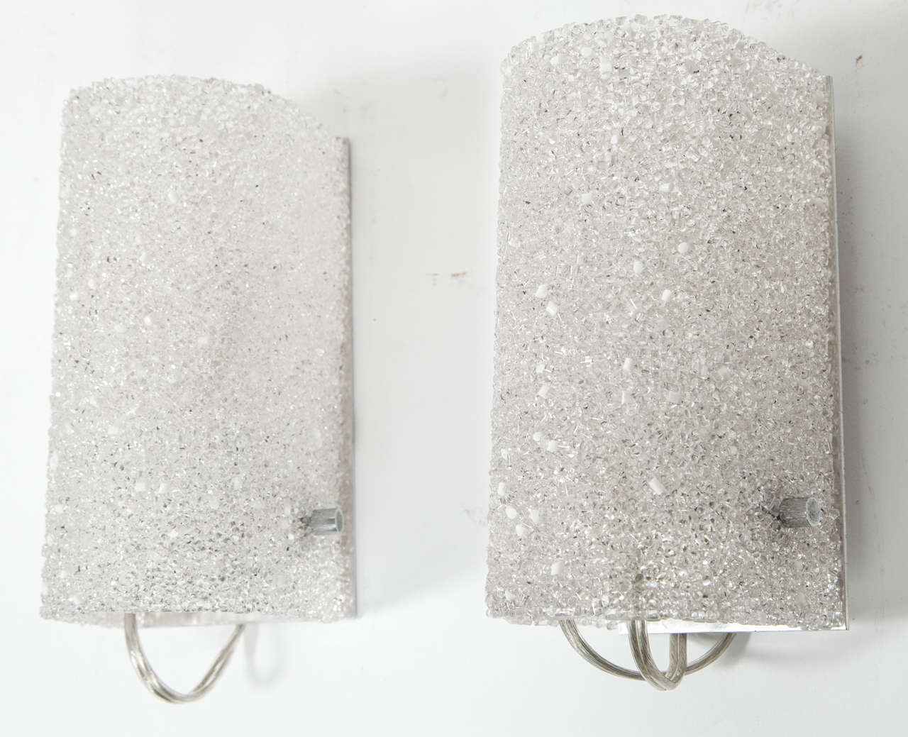 Paar Perlen-Wandleuchter im Zustand „Hervorragend“ im Angebot in New York, NY