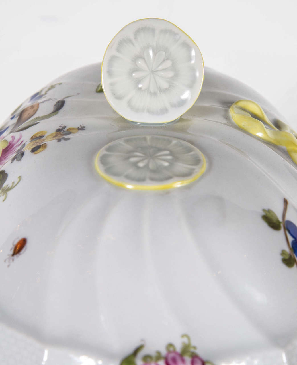 Mid-20th Century Exquisite and Fine Porcelain Tureen by Herend