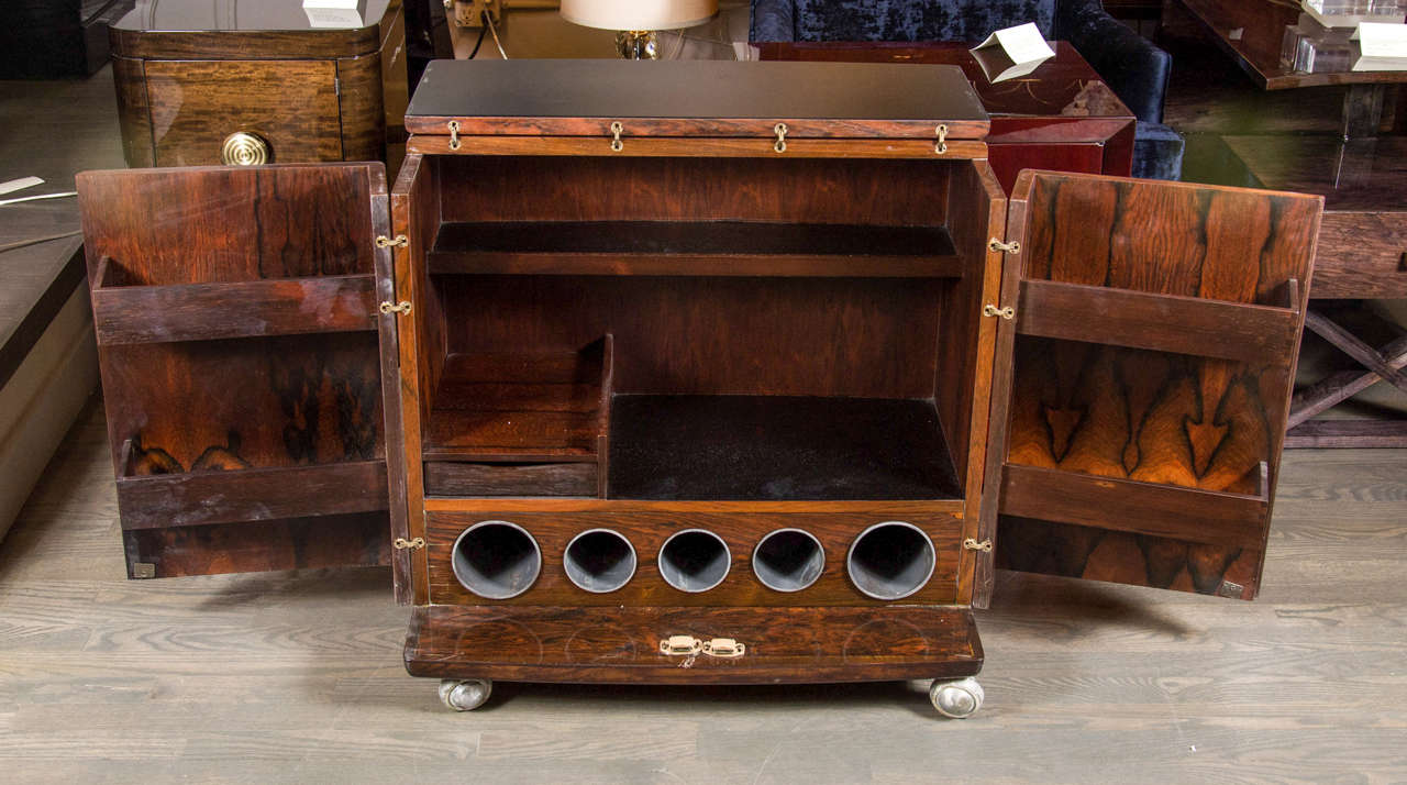 Mid-Century Modernist Bookmatched Rosewood Flip-Top Bar Cabinet In Excellent Condition In New York, NY