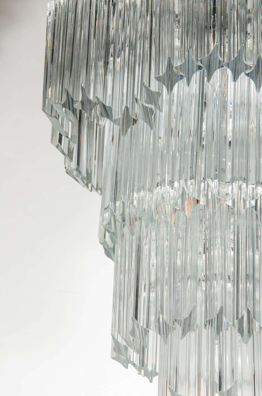 Mid-Century Modernist Scalloped Four-Tier Cut Triedre Crystal Camer Chandelier In Excellent Condition In New York, NY