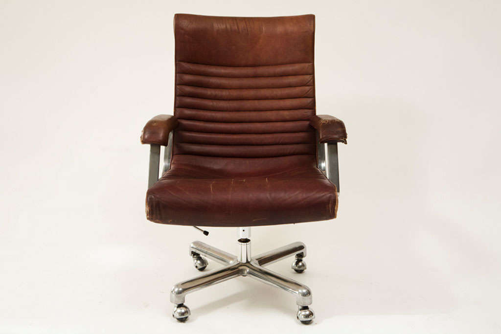 Ledersessel für den Chefschreibtisch von Ettore Sottsass