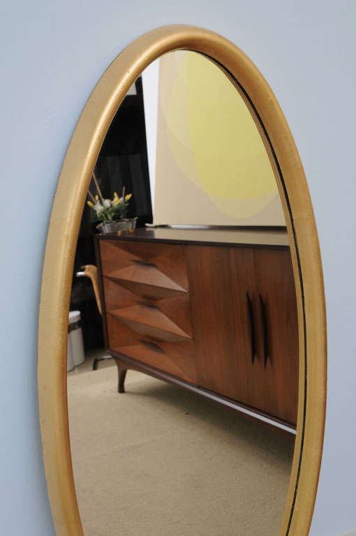 Mid Century Modern Hollywood Regency Glam Gold Leaf Oval Mirror In Good Condition For Sale In Miami, FL