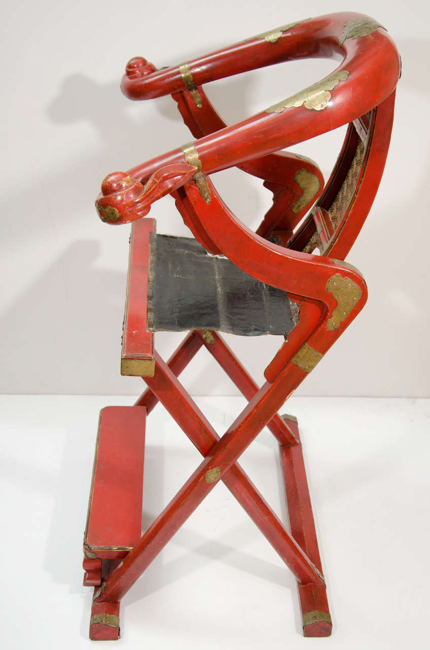 A Japanese Red Lacquer and Gilt Folding Chair For Sale 2