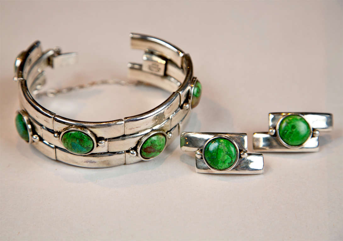 Midcentury Mexican Sterling & Turquoise Bracelet & Clip Earrings In Excellent Condition In Stamford, CT
