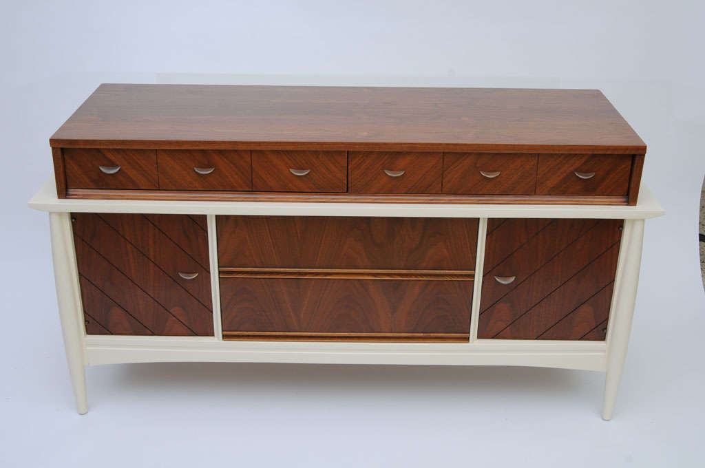 Sleek 50's Modernage Lacquer & Walnut  Credenza In Excellent Condition In Miami, FL