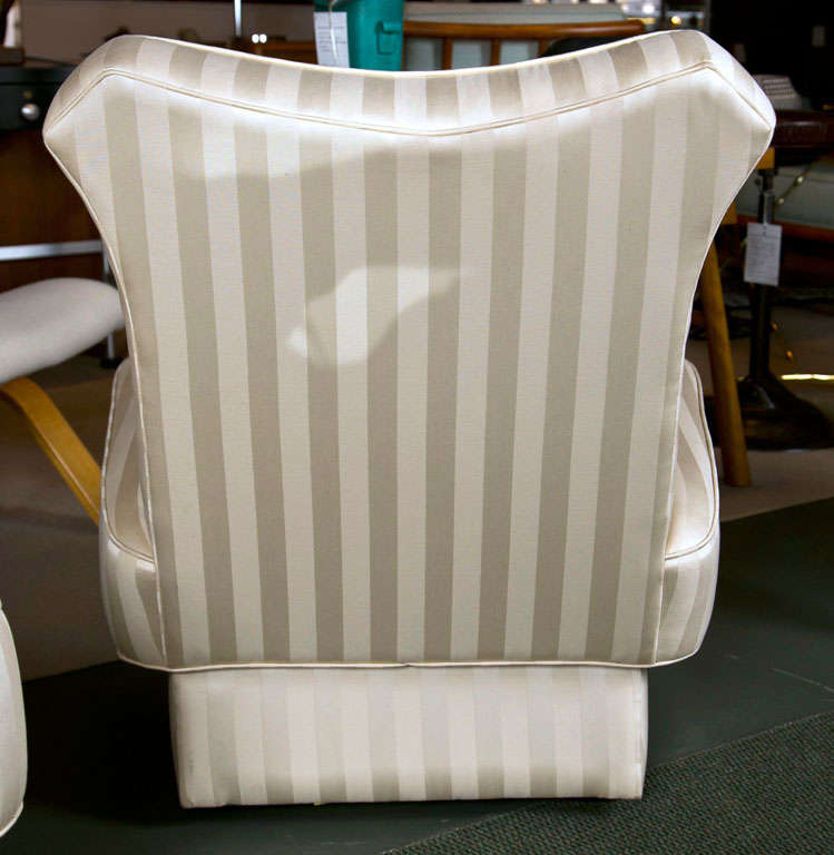 Paar Sessel ohne Armlehne im Stil von James Mont. im Angebot 3